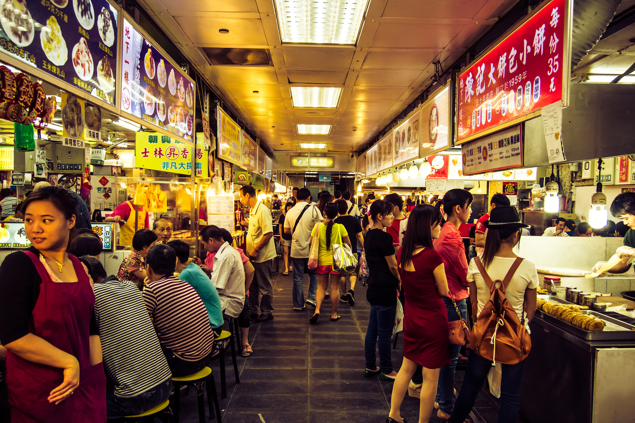 Shilin night market food court