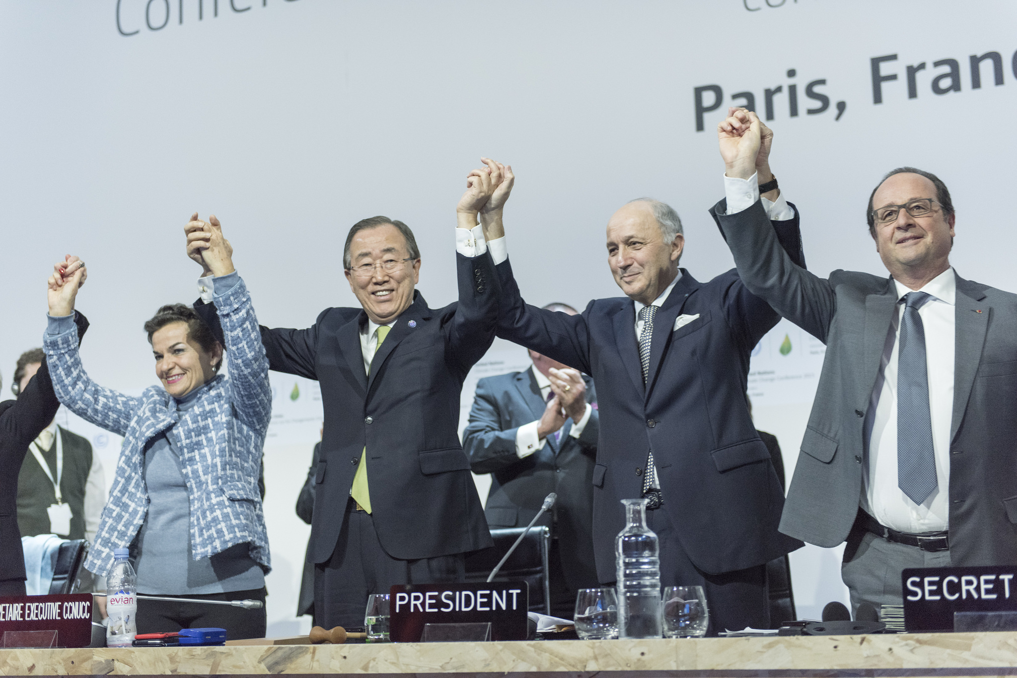 Christiana Figueres, Ban Ki-moon, Laurent Fabius and François Hollande celebrate the adoption of Paris Agreement on climate change.