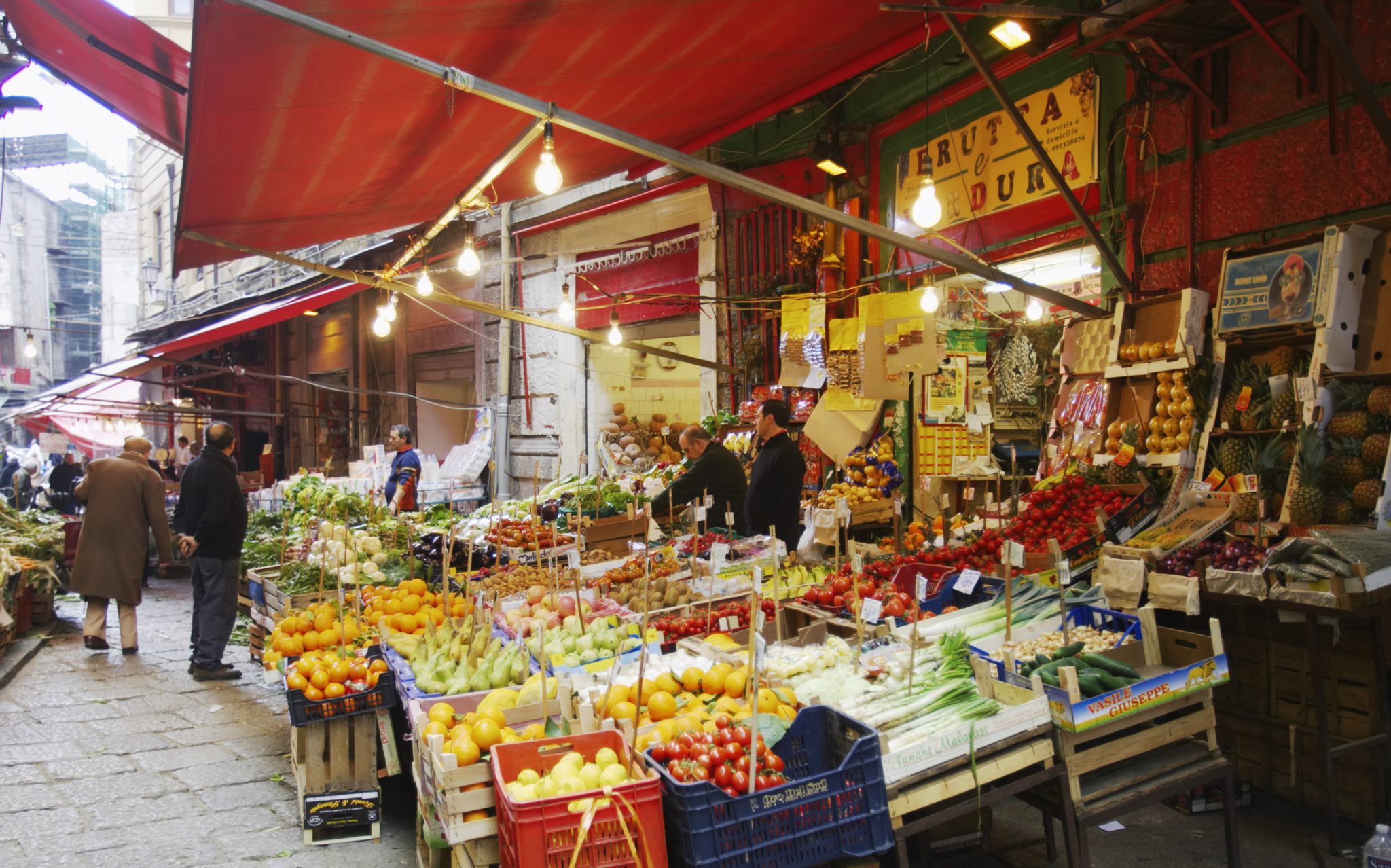 taly, Palermo, Vucciria, Piazza San Domenico fruit market